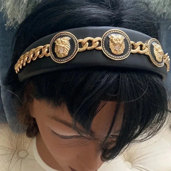 V style hair accessories